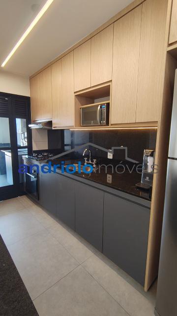 APARTAMENTO RESIDENCIAL 81m²  com Condominio fechado, Perto de escolas, Perto de transporte público, Perto de vias de acesso, Portaria 24h, Area de Servico, Armario de Cozinha, Armario Embutido, Piscina, Quadra PoliEsportiva, Sala de Ginastica, Seguranca Patrimonial, Varanda, 3 Dormitórios, 1 Suites, 2 Banheiros, 2 Salas, 1 Vagas, 1 Garagem, 11 Quantidade de Andar, Cozinha, Elevador, Sauna, Interfone. 