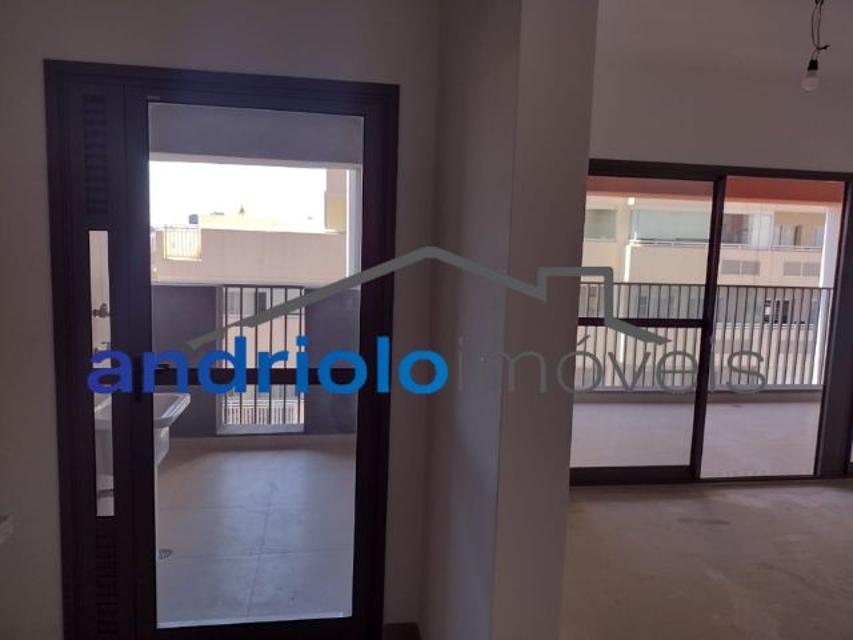 Condomínio Hi View Alto da Boa Vista.
Rua Coronel Luiz Barroso, 566.  
-95,85 metros.
-1 suíte com sacada.
-1 dormitório.
-1 lavabo.
-Total de 3 banheiros.
-5 elevadores por andar. Sendo 3 elevadores no Hall desta unidade.
-1 vaga de garagem livre. Não precisa de manobrista.
-Lazer completo.
-Sol da manhã.
-Pé direito duplo no Hall Social na entrada do Condomínio.
-11° andar.
-Vista para Granja Julieta, Parque Severo Gomes e Av Engenheiro Luiz Carlos Berrini.
-7 minutos a pé do metrô Adolfo Pinheiro, distância de 550 metros.
-9 minutos a pé do metrô Alto da Boa Vista, distância de 650 metros.
-IPTU R$ 146,46
-Condomínio R$ 611,28
-Implantação do sistema de segurança R$ 214,43