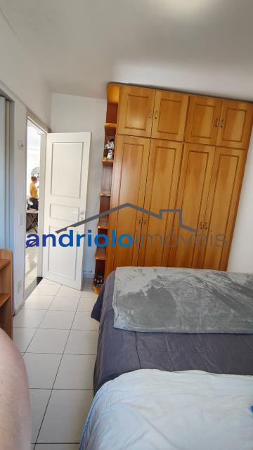 Excelente apartamento com 92,73 m² de área privativa e 53,41 m² de área comum, projetado para oferecer conforto, praticidade e qualidade de vida.

O imóvel conta com:

2 suítes;
2 salas amplas e bem iluminadas;
Varanda;
Sol da manhã em todo o apartamento;
1 vaga de garagem;
1 depósito privativo.

O condomínio oferece uma infraestrutura completa, com:

Piscina;
Salão de festas;
Academia.

Localizado em uma região privilegiada, o apartamento está próximo a comércios, restaurantes, supermercados e diversos serviços, proporcionando praticidade para o dia a dia e excelente mobilidade.

Uma ótima oportunidade para quem busca conforto, segurança e uma localização estratégica. Agende sua visita e venha conhecer este excelente imóvel!