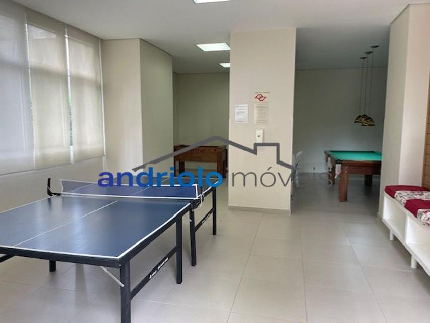 Apartamento sofisticado e mobiliado com requinte em condomínio fechado, ideal para quem busca conforto, praticidade e excelente localização. Com ambientes amplos, modernos e muito bem distribuídos, o imóvel oferece varanda gourmet , churrasqueira a carvão, terraço gourmet e ar-condicionado na varanda, sala e suite.
São 3 dormitórios, todos suítes, além de closet, escritório, lavabo, ampla sala de jantar e estar aconchegantes para receber familiares e amigos com muito estilo. A cozinha conta com armários planejados, área de serviço funcional.
O apartamento possui 2 vagas cobertas, depósito no subsolo e está localizado em andar alto.
O condomínio oferece infraestrutura completa com portaria 24 horas, piscina, sauna, salão de festas, salão de jogos, quadra poliesportiva, enfim lazer completo.
Localização privilegiada, próximo a shopping centers, escolas, transporte público e importantes vias de acesso.