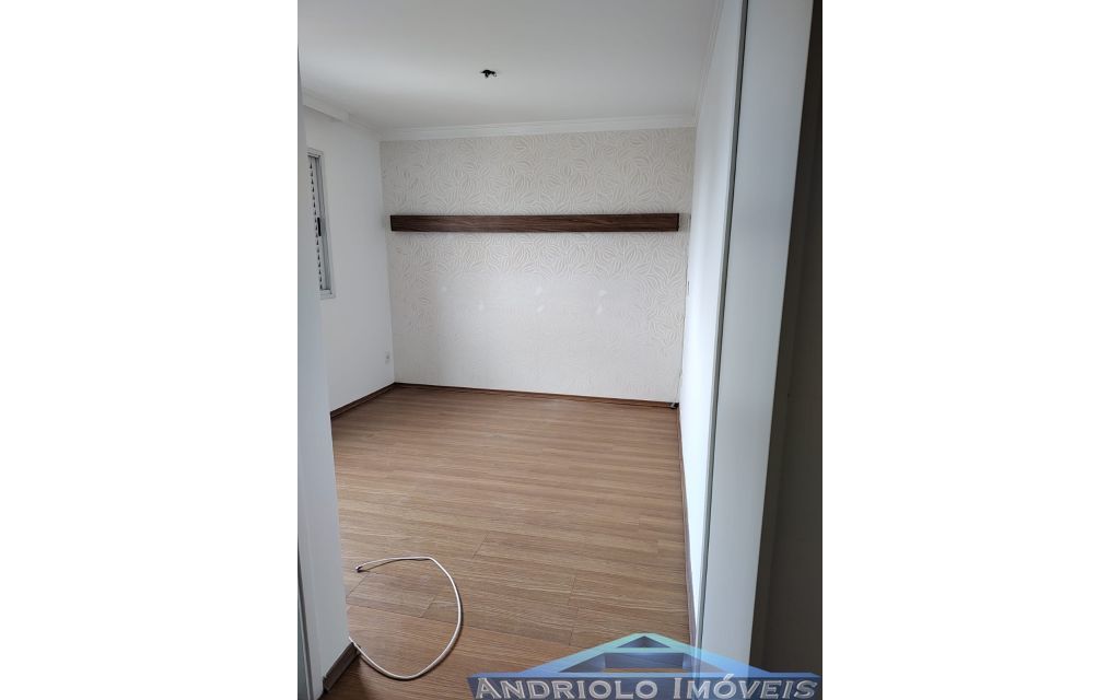  Apartamento residencial com 121m², localizado na Rua Carreiro de Pedra, nº 111, em condomínio completo e com excelente infraestrutura. O imóvel conta com 3 dormitórios, sendo 1 suíte, 3 banheiros, lavabo, 2 salas amplas, cozinha com armários, área de serviço. Possui armários embutidos, closet e um agradável terraço gourmet com churrasqueira.

O condomínio oferece lazer e segurança, com portaria, segurança patrimonial, piscina, academia, salão de festas, salão de jogos, sauna, playground e quadra poliesportiva. Conta ainda com gerador e 2 vagas de garagem cobertas rotativas.

Localização privilegiada, próxima a comércios, escolas, transporte público e principais vias de acesso, proporcionando praticidade e qualidade de vida.