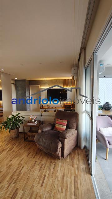 Maravilhoso apartamento em condomínio clube. Localizado na zona sul de São Paulo na Rua do Carreiro de Pedra. Apartamento com 121m², Reformado totalmente. Com 3 Dormitórios sendo 1 suíte, 2 Banheiros, 1 Sala, Lavabo, Cozinha, Sala de Jantar, Area de Serviço, Armários planejados, Closet, Escritório, cozinha conceito aberto, Fechadura eletrônica nas duas portas principais, Varanda gourmet, Churrasqueira, 2 vagas na garagem. Área comum com Piscinas sendo uma aquecida, playground, quadra poliesportiva, sala de ginástica, salões de festa, sauna, salão de jogos, brinquedoteca, bicicletário, assessoria esportiva. Condomínio com segurança patrimonial, elevadores, gerador, 2 portarias sendo uma de serviço e outra social, segurança e monitoramento por câmeras. Consumo de gás individualizado. Garantias Aceita para a locação: Seguro fiança ou titulo de capitalização a ser ofertado e analisado.
Não é permitido PET.