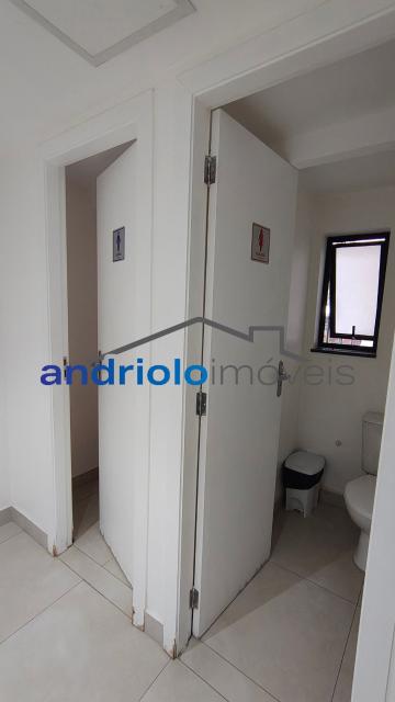Excelente imóvel comercial, ideal para escritórios, clínicas, consultórios, empresas, escolas, cursos ou outros segmentos que necessitem de vários ambientes e ótima estrutura.
PISO TÉRREO:
Ampla recepção;
3 salas;
Banheiros;
2 copas;
1 sala ampla;
Quintal;
Entrada lateral;
Entrada de serviço independente.
ANDAR SUPERIOR:
3 salas com pias, ideais para consultórios, salas de atendimento ou atividades que necessitem de ponto de água;
Banheiro feminino;
Banheiro masculino;
Mais 7 salas, proporcionando diversas possibilidades de utilização.

DIFERENCIAIS:
3 vagas de garagem;
estrutura de Ar-condicionado;
Copa e cozinha;
Escritório;
Interfone;
Entrada lateral;
Entrada de serviço independente;
Quintal;
Próximo a transporte público.
Um imóvel com excelente estrutura e grande versatilidade, pronto para atender diferentes tipos de atividades comerciais.

Entre em contato para mais informações e agende uma visita!