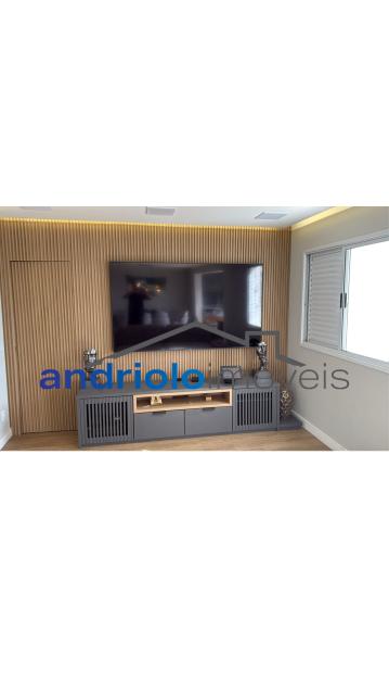 Excelente apartamento em condomínio fechado, com localização privilegiada, próximo a shopping centers, escolas e principais vias de acesso.

Destaques do imóvel:

2 dormitórios, sendo 2 suítes

3 banheiros

2 salas (estar e jantar)

Lavabo

Cozinha planejada com armários

Área de serviço

Varanda e terraço gourmet com churrasqueira

Closet e armários embutidos

Ar-condicionado

2 vagas cobertas de garagem (rotativas)

Sacada ampla e arejada

Lazer e infraestrutura do condomínio:

Piscina, sauna e salão de festas

Churrasqueira e espaço gourmet

Quadra poliesportiva, sala de ginástica e salão de jogos

Portaria 24h e segurança patrimonial

Elevador, gerador, interfone

Ambiente familiar e seguro

Condomínio com 23 andares e apenas 4 apartamentos por andar, garantindo privacidade e conforto.

Agende sua visita e venha conhecer seu novo lar!