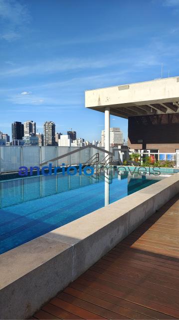 Studio moderno e bem localizado, ideal para quem busca praticidade e mobilidade na zona sul de São Paulo.

34m² bem distribuídos

Ambiente integrado

1 banheiro

1 vaga de garagem

Condomínio com:

Portaria 24h

Segurança

Vaga DE GARAGEM
Academia
Piscina
Lavanderia
Salão de festas
Sala Home office

Localização privilegiada:
? Próximo ao Shopping
? Próximo a escolas
? Fácil acesso ao transporte público e principais vias

Condições:
[inserir valor do aluguel, condomínio e IPTU se desejar]

Agende sua visita!