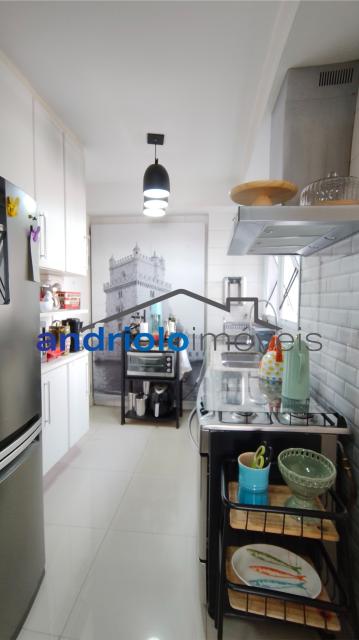 APARTAMENTO RESIDENCIAL 138m²  
Se você procura conforto e praticidade, este apartamento é a escolha ideal! Com 3 suítes, o imóvel é repleto de armários planejados, acabamentos de otima qualidade. Localizado em um condomínio clube, próximo à estação de metro Alto da Boa Vista, com fácil acesso às principais avenidas da região. Características do Imóvel: 3 suítes, area de serviço com armários planejados, Cozinha equipada com armários planejados e geladeira, Dormitórios com armários embutidos, Terraço Gourmet com churrasqueira, Depósito no subsolo, Sala de jantar e estar aconchegantes, Ar condicionado para maior conforto, Lavabo, 2 vagas de garagem cobertas Área Comum do Condomínio: Duas piscinas sendo uma aquecida, Playground para as crianças, Quadra poliesportiva, Sala de ginástica, Segurança patrimonial 24h, Salão de festas e salão de jogos, Sauna.