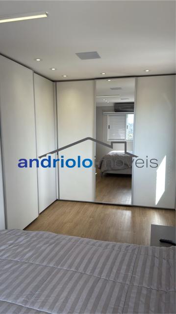 Excelente apartamento em condomínio fechado, com localização privilegiada, próximo a shopping centers, escolas e principais vias de acesso.

Destaques do imóvel:

2 dormitórios, sendo 2 suítes

3 banheiros

2 salas (estar e jantar)

Lavabo

Cozinha planejada com armários

Área de serviço

Varanda e terraço gourmet com churrasqueira

Closet e armários embutidos

Ar-condicionado

2 vagas cobertas de garagem (rotativas)

Sacada ampla e arejada

Lazer e infraestrutura do condomínio:

Piscina, sauna e salão de festas

Churrasqueira e espaço gourmet

Quadra poliesportiva, sala de ginástica e salão de jogos

Portaria 24h e segurança patrimonial

Elevador, gerador, interfone

Ambiente familiar e seguro

Condomínio com 23 andares e apenas 4 apartamentos por andar, garantindo privacidade e conforto.

Agende sua visita e venha conhecer seu novo lar!