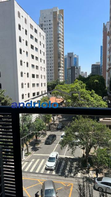 APARTAMENTO duplex de 50m², Perto de Shopping Center, Perto de escolas, Perto de transporte público, Perto de vias de acesso, Portaria 24h, apartamento mobiliado com sacada integrada a cozinha, armário de cozinha, armário embutido, 1 dormitório, 1 banheiro, sala, 1 vaga de garagem, ar condicionado, porta com senha eletrônica + fechadura tetra, geladeira com freezer, micro-ondas, forninho elétrico, cooktop 2 bocas, Filtro, tv de 65 polegadas novinha, Mesa em madeira com 4 cadeiras em madeira maciça, sofá cama novo sem uso, cortinas black out, tv de 42 polegadas no quarto, cama e colchão novos, ducha Deca, box em vidro. Area do condomínio: piscina, academia com aparelhos Life fitness, lavanderia coletiva, sauna, solariim e sala de yoga. Há serviço de arrumação todos os dias: louça lavada/ cama feita/ feita lixo/ varre o apto.( já está incluso no condomínio).