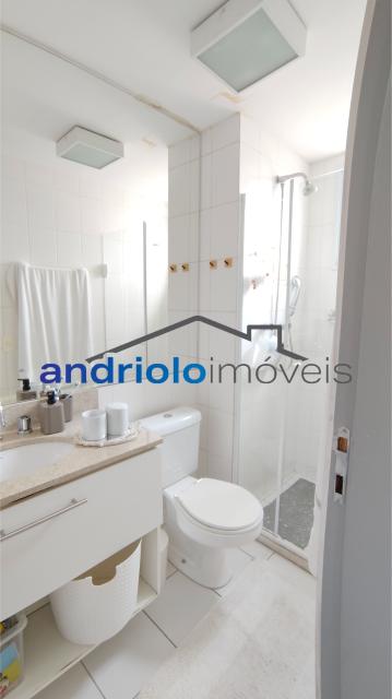 APARTAMENTO RESIDENCIAL 138m²  
Se você procura conforto e praticidade, este apartamento é a escolha ideal! Com 3 suítes, o imóvel é repleto de armários planejados, acabamentos de otima qualidade. Localizado em um condomínio clube, próximo à estação de metro Alto da Boa Vista, com fácil acesso às principais avenidas da região. Características do Imóvel: 3 suítes, area de serviço com armários planejados, Cozinha equipada com armários planejados e geladeira, Dormitórios com armários embutidos, Terraço Gourmet com churrasqueira, Depósito no subsolo, Sala de jantar e estar aconchegantes, Ar condicionado para maior conforto, Lavabo, 2 vagas de garagem cobertas Área Comum do Condomínio: Duas piscinas sendo uma aquecida, Playground para as crianças, Quadra poliesportiva, Sala de ginástica, Segurança patrimonial 24h, Salão de festas e salão de jogos, Sauna.