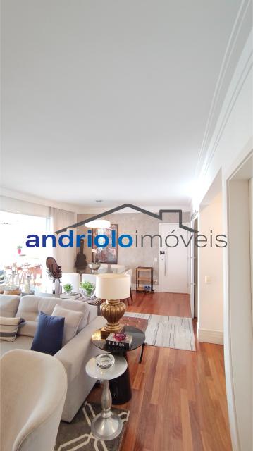 APARTAMENTO RESIDENCIAL 138m²  
Se você procura conforto e praticidade, este apartamento é a escolha ideal! Com 3 suítes, o imóvel é repleto de armários planejados, acabamentos de otima qualidade. Localizado em um condomínio clube, próximo à estação de metro Alto da Boa Vista, com fácil acesso às principais avenidas da região. Características do Imóvel: 3 suítes, area de serviço com armários planejados, Cozinha equipada com armários planejados e geladeira, Dormitórios com armários embutidos, Terraço Gourmet com churrasqueira, Depósito no subsolo, Sala de jantar e estar aconchegantes, Ar condicionado para maior conforto, Lavabo, 2 vagas de garagem cobertas Área Comum do Condomínio: Duas piscinas sendo uma aquecida, Playground para as crianças, Quadra poliesportiva, Sala de ginástica, Segurança patrimonial 24h, Salão de festas e salão de jogos, Sauna.