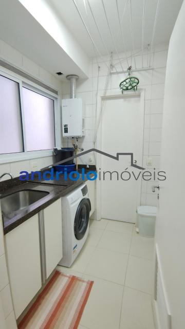 Apartamento sofisticado e mobiliado com requinte em condomínio fechado, ideal para quem busca conforto, praticidade e excelente localização. Com ambientes amplos, modernos e muito bem distribuídos, o imóvel oferece varanda gourmet , churrasqueira a carvão, terraço gourmet e ar-condicionado na varanda, sala e suite.
São 3 dormitórios, todos suítes, além de closet, escritório, lavabo, ampla sala de jantar e estar aconchegantes para receber familiares e amigos com muito estilo. A cozinha conta com armários planejados, área de serviço funcional.
O apartamento possui 2 vagas cobertas, depósito no subsolo e está localizado em andar alto.
O condomínio oferece infraestrutura completa com portaria 24 horas, piscina, sauna, salão de festas, salão de jogos, quadra poliesportiva, enfim lazer completo.
Localização privilegiada, próximo a shopping centers, escolas, transporte público e importantes vias de acesso.