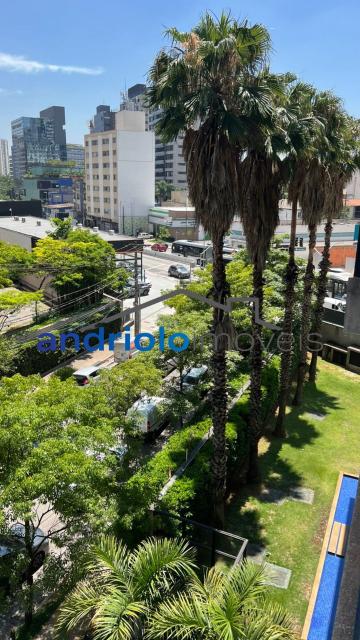 APARTAMENTO duplex de 50m², Perto de Shopping Center, Perto de escolas, Perto de transporte público, Perto de vias de acesso, Portaria 24h, apartamento mobiliado com sacada integrada a cozinha, armário de cozinha, armário embutido, 1 dormitório, 1 banheiro, sala, 1 vaga de garagem, ar condicionado, porta com senha eletrônica + fechadura tetra, geladeira com freezer, micro-ondas, forninho elétrico, cooktop 2 bocas, Filtro, tv de 65 polegadas novinha, Mesa em madeira com 4 cadeiras em madeira maciça, sofá cama novo sem uso, cortinas black out, tv de 42 polegadas no quarto, cama e colchão novos, ducha Deca, box em vidro. Area do condomínio: piscina, academia com aparelhos Life fitness, lavanderia coletiva, sauna, solariim e sala de yoga. Há serviço de arrumação todos os dias: louça lavada/ cama feita/ feita lixo/ varre o apto.( já está incluso no condomínio).