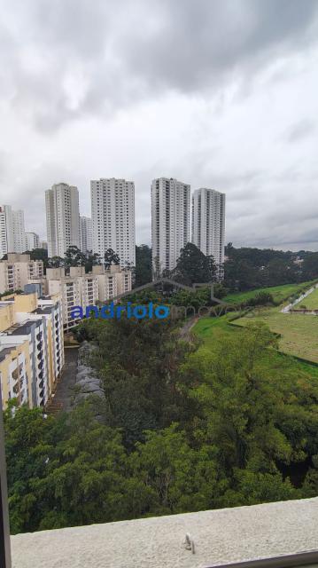 APARTAMENTO RESIDENCIAL 82m²  em Condominio fechado com toda área de lazer, churrasqueiras, piscina grande e bem estruturado, Perto de escolas, Perto de transporte público, Perto de vias de acesso, fácil acesso a Av. Washington Luis, Av. Interlagos, Marginal Pinheiros e a dez minutos do Aeroporto de Congonhas Portaria 24h, No apartamento há area de Servico, Armario de Cozinha, Armario Embutido, Despensa, Estuda Permuta com apartamento de menor valor, Piscina, Playground, Quadra PoliEsportiva, Sala de Ginastica, Sala de Jantar, Varanda, 3 Dormitórios, 2 Banheiros, 2 Salas, Lavabo, Cozinha, Salão de Festa, Elevador, Sauna, Interfone, Gerador, 1 Vaga Coberta. 