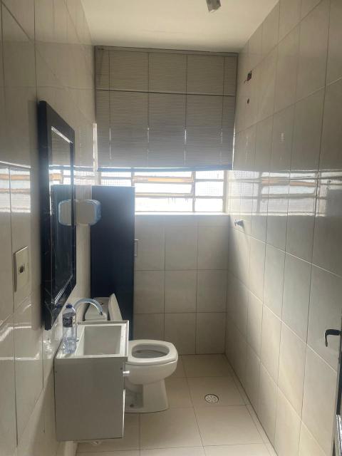 Conjunto Comercial Para Locação, Situado no Bairro Campo Belo, Próximo ao Aeroporto de Congonhas - Localizado na Rua Vieira de Morais, Com 1 Copa, 1 Banheiro e 2 Salas. Alugamos salas separadamente também.