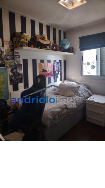 Apartamento espaçoso e elegante em condomínio fechado na Granja Julieta. Planta bem distribuída, com excelente acabamento e varanda gourmet. Perfeito para quem busca conforto, lazer e segurança em localização privilegiada.

3 dormitórios, sendo 1 suíte com closet

4 banheiros (incluindo lavabo)

2 salas (estar e jantar)

Cozinha planejada com armários

Área de serviço

Terraço gourmet com churrasqueira

Varanda

Sacada

Armários embutidos

2 vagas cobertas de garagem + garagem rotativa para visitantes

Lazer e estrutura do condomínio: assessoria esportiva

Portaria 24h e segurança patrimonial

Piscina

Playground

Quadra poliesportiva

Sala de ginástica

Sauna

Salão de festas

Salão de jogos

Elevador

Interfone

Gerador

Detalhes do prédio:

23 andares

4 apartamentos por andar

Localização excelente:
? Próximo ao Shopping
? Perto de escolas e transporte público
? Fácil acesso às principais vias

Agende uma visita