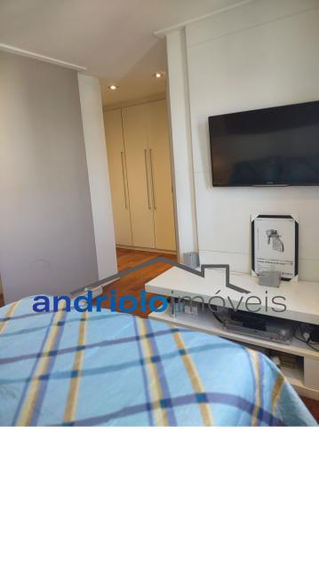 Apartamento espaçoso e elegante em condomínio fechado na Granja Julieta. Planta bem distribuída, com excelente acabamento e varanda gourmet. Perfeito para quem busca conforto, lazer e segurança em localização privilegiada.

3 dormitórios, sendo 1 suíte com closet

4 banheiros (incluindo lavabo)

2 salas (estar e jantar)

Cozinha planejada com armários

Área de serviço

Terraço gourmet com churrasqueira

Varanda

Sacada

Armários embutidos

2 vagas cobertas de garagem + garagem rotativa para visitantes

Lazer e estrutura do condomínio: assessoria esportiva

Portaria 24h e segurança patrimonial

Piscina

Playground

Quadra poliesportiva

Sala de ginástica

Sauna

Salão de festas

Salão de jogos

Elevador

Interfone

Gerador

Detalhes do prédio:

23 andares

4 apartamentos por andar

Localização excelente:
? Próximo ao Shopping
? Perto de escolas e transporte público
? Fácil acesso às principais vias

Agende uma visita