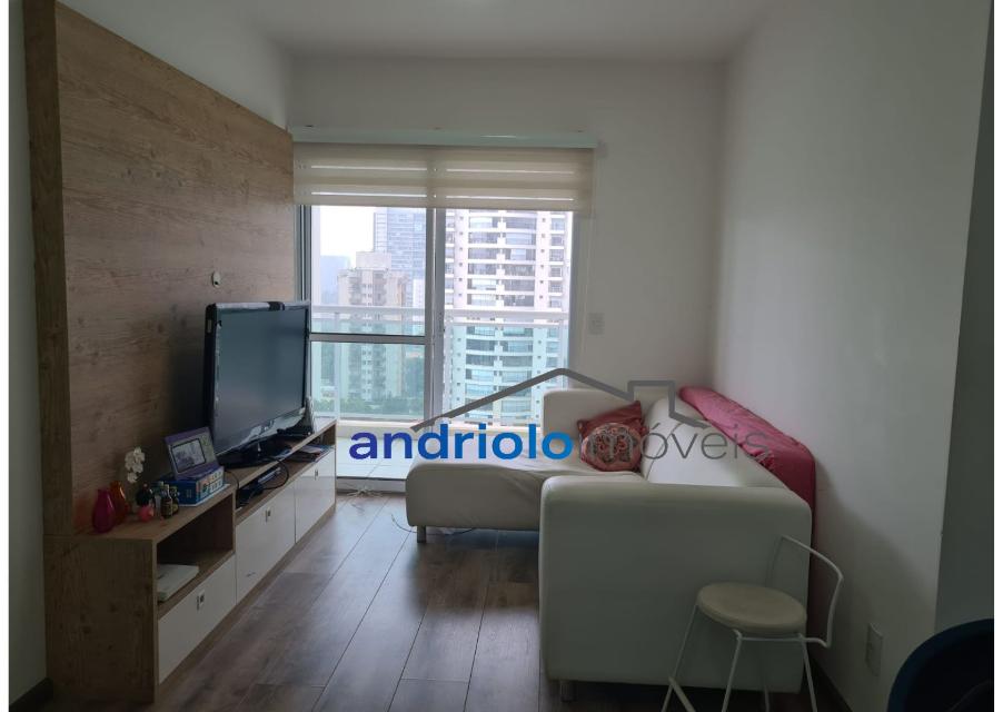 Este excelente apartamento de 60 m² está localizado no Condomínio Sky Campo Belo, na Rua Constantino de Sousa, e oferece um ambiente moderno, funcional e totalmente preparado para quem busca qualidade de vida.

Destaques do imóvel:
60 m² de área privativa, 2 dormitórios, sendo 1 suíte, 2 banheiros,2 salas integradas (estar e jantar), Cozinha planejada, Área de serviço, Varanda/Sacada, Ar-condicionado, Armários embutidos nos dormitórios
1 vaga de garagem coberta
Lazer e infraestrutura do condomínio:
Portaria 24 horas, Academia equipada, Piscina, Quadra poliesportiva, Salão de festas, Salão de jogos, Churrasqueira, Espaço gourmet, Sauna

Localização privilegiada:
Com fácil acesso às principais vias da região e próximo a tudo o que você precisa:

Estação Campo Belo
Estação Brooklin
Escolas e instituições de ensino
Shopping centers
Restaurantes, mercados