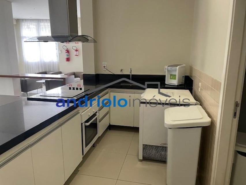 Apartamento sofisticado e mobiliado com requinte em condomínio fechado, ideal para quem busca conforto, praticidade e excelente localização. Com ambientes amplos, modernos e muito bem distribuídos, o imóvel oferece varanda gourmet , churrasqueira a carvão, terraço gourmet e ar-condicionado na varanda, sala e suite.
São 3 dormitórios, todos suítes, além de closet, escritório, lavabo, ampla sala de jantar e estar aconchegantes para receber familiares e amigos com muito estilo. A cozinha conta com armários planejados, área de serviço funcional.
O apartamento possui 2 vagas cobertas, depósito no subsolo e está localizado em andar alto.
O condomínio oferece infraestrutura completa com portaria 24 horas, piscina, sauna, salão de festas, salão de jogos, quadra poliesportiva, enfim lazer completo.
Localização privilegiada, próximo a shopping centers, escolas, transporte público e importantes vias de acesso.