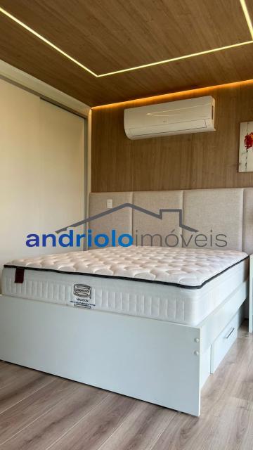 APARTAMENTO duplex de 50m², Perto de Shopping Center, Perto de escolas, Perto de transporte público, Perto de vias de acesso, Portaria 24h, apartamento mobiliado com sacada integrada a cozinha, armário de cozinha, armário embutido, 1 dormitório, 1 banheiro, sala, 1 vaga de garagem, ar condicionado, porta com senha eletrônica + fechadura tetra, geladeira com freezer, micro-ondas, forninho elétrico, cooktop 2 bocas, Filtro, tv de 65 polegadas novinha, Mesa em madeira com 4 cadeiras em madeira maciça, sofá cama novo sem uso, cortinas black out, tv de 42 polegadas no quarto, cama e colchão novos, ducha Deca, box em vidro. Area do condomínio: piscina, academia com aparelhos Life fitness, lavanderia coletiva, sauna, solariim e sala de yoga. Há serviço de arrumação todos os dias: louça lavada/ cama feita/ feita lixo/ varre o apto.( já está incluso no condomínio).