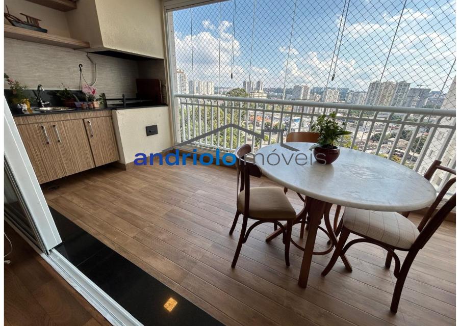 Apartamento à venda com 121m², localizado na Rua Carreiro de Pedra, nº 111, em condomínio fechado com excelente infraestrutura e segurança.

O imóvel conta com 3 dormitórios, sendo 1 suíte, 4 banheiros, lavabo, 2 salas amplas, cozinha com armários, área de serviço, escritório e ar-condicionado. Possui armários embutidos, varanda, sacada e um excelente terraço gourmet com churrasqueira, ideal para receber amigos e família.

O condomínio oferece lazer completo, com portaria 24h, segurança patrimonial, piscina, academia, salão de festas, salão de jogos, sauna, playground e quadra poliesportiva. Torre com 23 andares, sendo 4 unidades por andar. Conta ainda com 2 vagas de garagem cobertas.

Localização privilegiada, próxima a shoppings, escolas, transporte público e principais vias de acesso, proporcionando comodidade e fácil deslocamento.

Aceita financiamento e uso de FGTS.