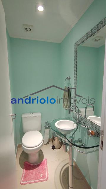 Excelente apartamento em condomínio fechado na Granja Julieta, com planta inteligente e ambientes amplos. Ideal para quem busca conforto, segurança e praticidade em uma das regiões mais valorizadas da zona sul de São Paulo.

3 dormitórios, todos suítes

5 banheiros (incluindo lavabo e WC de serviço)

2 salas (estar e jantar)

Terraço gourmet com churrasqueira

Cozinha planejada

Área de serviço com dependência de empregada

Closet

Armários embutidos

2 vagas cobertas

Infraestrutura do condomínio:

Portaria 24h

Segurança patrimonial

Piscina

Playground

Quadra poliesportiva

Sala de ginástica

Sauna

Salão de festas

Salão de jogos

Elevador

Gerador

Interfone

Características do prédio:

23 andares
4 apartamentos por andar

Localização privilegiada:
?  Próximo ao Shopping, escolas e transporte público
? Fácil acesso às principais vias da região

Agende sua visita