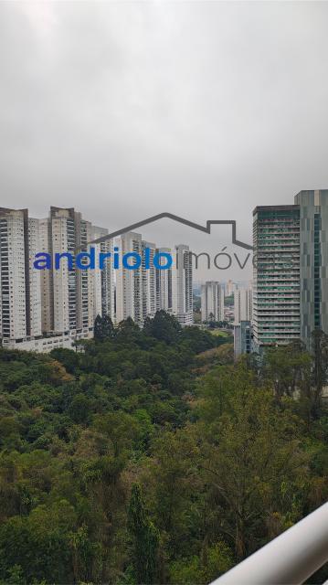 Este amplo apartamento residencial de 110m² oferece uma planta bem distribuída e ambientes aconchegantes, ideal para quem busca morar em um condomínio completo.
3 dormitórios, sendo 1 suíte
2 salas amplas (estar e jantar)
Varanda gourmet com churrasqueira a carvão
Cozinha com armários planejados
Área de serviço
Dependência de empregada com WC
Lavabo
Armários embutidos
4 banheiros no total
2 vagas de garagem cobertas + depósito no subsolo

Estrutura do condomínio:

Condomínio fechado com portaria 24h e segurança patrimonial
Piscina
Academia (sala de ginástica)
Quadra poliesportiva
Pista de cooper
Salão de festas
Salão de jogos
Sauna
Localização privilegiada:

Próximo a escolas e comercios
