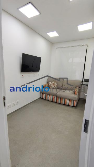 Excelente imóvel comercial, ideal para escritórios, clínicas, consultórios, empresas, escolas, cursos ou outros segmentos que necessitem de vários ambientes e ótima estrutura.
PISO TÉRREO:
Ampla recepção;
3 salas;
Banheiros;
2 copas;
1 sala ampla;
Quintal;
Entrada lateral;
Entrada de serviço independente.
ANDAR SUPERIOR:
3 salas com pias, ideais para consultórios, salas de atendimento ou atividades que necessitem de ponto de água;
Banheiro feminino;
Banheiro masculino;
Mais 7 salas, proporcionando diversas possibilidades de utilização.

DIFERENCIAIS:
3 vagas de garagem;
estrutura de Ar-condicionado;
Copa e cozinha;
Escritório;
Interfone;
Entrada lateral;
Entrada de serviço independente;
Quintal;
Próximo a transporte público.
Um imóvel com excelente estrutura e grande versatilidade, pronto para atender diferentes tipos de atividades comerciais.

Entre em contato para mais informações e agende uma visita!