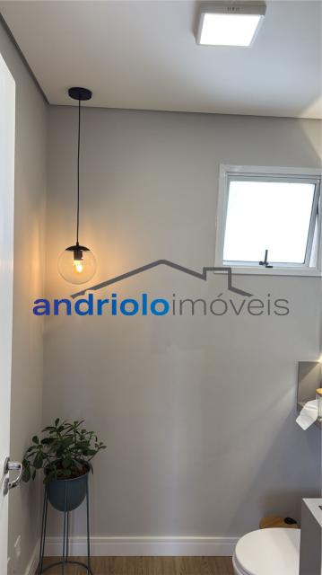 Excelente apartamento em condomínio fechado, com localização privilegiada, próximo a shopping centers, escolas e principais vias de acesso.

Destaques do imóvel:

2 dormitórios, sendo 2 suítes

3 banheiros

2 salas (estar e jantar)

Lavabo

Cozinha planejada com armários

Área de serviço

Varanda e terraço gourmet com churrasqueira

Closet e armários embutidos

Ar-condicionado

2 vagas cobertas de garagem (rotativas)

Sacada ampla e arejada

Lazer e infraestrutura do condomínio:

Piscina, sauna e salão de festas

Churrasqueira e espaço gourmet

Quadra poliesportiva, sala de ginástica e salão de jogos

Portaria 24h e segurança patrimonial

Elevador, gerador, interfone

Ambiente familiar e seguro

Condomínio com 23 andares e apenas 4 apartamentos por andar, garantindo privacidade e conforto.

Agende sua visita e venha conhecer seu novo lar!