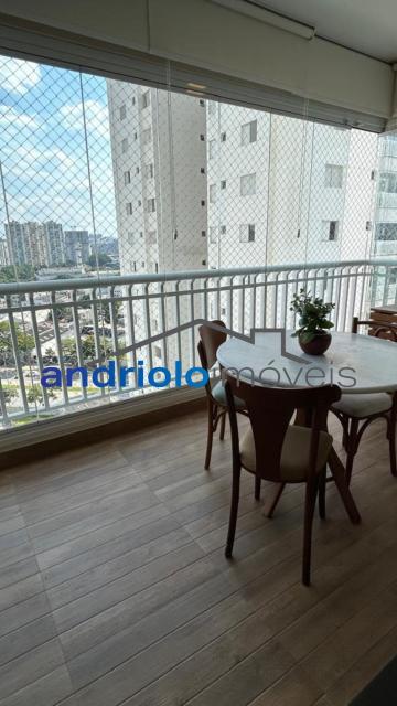 Apartamento à venda com 121m², localizado na Rua Carreiro de Pedra, nº 111, em condomínio fechado com excelente infraestrutura e segurança.

O imóvel conta com 3 dormitórios, sendo 1 suíte, 4 banheiros, lavabo, 2 salas amplas, cozinha com armários, área de serviço, escritório e ar-condicionado. Possui armários embutidos, varanda, sacada e um excelente terraço gourmet com churrasqueira, ideal para receber amigos e família.

O condomínio oferece lazer completo, com portaria 24h, segurança patrimonial, piscina, academia, salão de festas, salão de jogos, sauna, playground e quadra poliesportiva. Torre com 23 andares, sendo 4 unidades por andar. Conta ainda com 2 vagas de garagem cobertas.

Localização privilegiada, próxima a shoppings, escolas, transporte público e principais vias de acesso, proporcionando comodidade e fácil deslocamento.

Aceita financiamento e uso de FGTS.