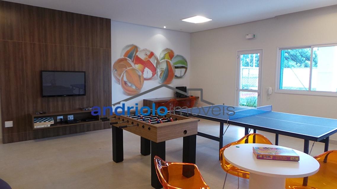 Se você está em busca de um apartamento para personalizar e que ofereça uma excelente localização, esta é a oportunidade perfeita. Com 137m² de área, o imóvel está situado perto de shopping centers, escolas, transporte público e principais vias de acesso.

O condomínio conta com uma portaria 24h, segurança patrimonial, área de serviço, churrasqueira, piscina, playground, quadra poliesportiva, sala de ginástica, salão de festas, salão de jogos e elevador. O apartamento possui uma varanda gourmet que proporciona espaço para lazer e confraternização. Possui 3 dormitórios, sendo 2 suítes, e 5 banheiros no total. Inclui ainda 2 salas, cozinha, WC para empregada, dormitório de empregada e lavabo. As 2 vagas de garagem são fixas e cobertas. 
Além disso, o imóvel conta com gerador para maior conforto. Aceita financiamento e FGTS.

Não perca essa chance de transformar este apartamento em seu novo lar. Agende sua visita e venha conhecer

