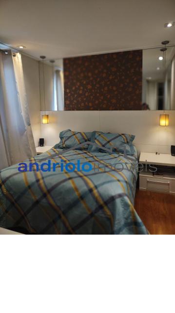 Apartamento espaçoso e elegante em condomínio fechado na Granja Julieta. Planta bem distribuída, com excelente acabamento e varanda gourmet. Perfeito para quem busca conforto, lazer e segurança em localização privilegiada.

3 dormitórios, sendo 1 suíte com closet

4 banheiros (incluindo lavabo)

2 salas (estar e jantar)

Cozinha planejada com armários

Área de serviço

Terraço gourmet com churrasqueira

Varanda

Sacada

Armários embutidos

2 vagas cobertas de garagem + garagem rotativa para visitantes

Lazer e estrutura do condomínio: assessoria esportiva

Portaria 24h e segurança patrimonial

Piscina

Playground

Quadra poliesportiva

Sala de ginástica

Sauna

Salão de festas

Salão de jogos

Elevador

Interfone

Gerador

Detalhes do prédio:

23 andares

4 apartamentos por andar

Localização excelente:
? Próximo ao Shopping
? Perto de escolas e transporte público
? Fácil acesso às principais vias

Agende uma visita