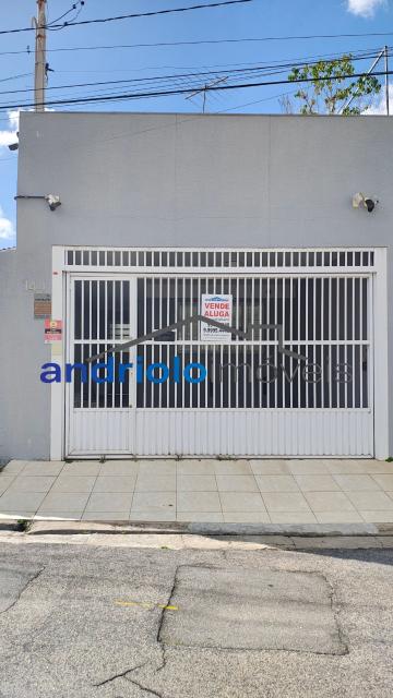 CASA RESIDENCIAL 184m²  com Area de Servico, Armario de Cozinha, Armario Embutido, Churrasqueira, Closet, Despensa, Entrada de Servico Independent, Quintal, Sala de Jantar, 3 Dormitórios, 1 Suites, 4 Banheiros, 2 Salas, 2 Vagas, 2 Garagem, Ar Condicionado, Lavabo, Cozinha, Dormitório Empregada, Garagem Coberta, Edicula, Vaga Coberta. Aceita financiamento. 