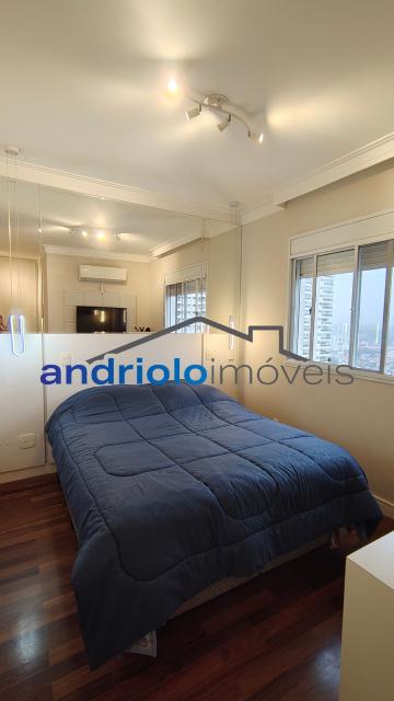 Apartamento sofisticado e mobiliado com requinte em condomínio fechado, ideal para quem busca conforto, praticidade e excelente localização. Com ambientes amplos, modernos e muito bem distribuídos, o imóvel oferece varanda gourmet , churrasqueira a carvão, terraço gourmet e ar-condicionado na varanda, sala e suite.
São 3 dormitórios, todos suítes, além de closet, escritório, lavabo, ampla sala de jantar e estar aconchegantes para receber familiares e amigos com muito estilo. A cozinha conta com armários planejados, área de serviço funcional.
O apartamento possui 2 vagas cobertas, depósito no subsolo e está localizado em andar alto.
O condomínio oferece infraestrutura completa com portaria 24 horas, piscina, sauna, salão de festas, salão de jogos, quadra poliesportiva, enfim lazer completo.
Localização privilegiada, próximo a shopping centers, escolas, transporte público e importantes vias de acesso.