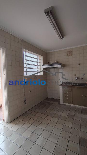 CASA RESIDENCIAL 190m²  com Perto de escolas, Perto de transporte público, Perto de vias de acesso, Area de Servico, Entrada Lateral, Escritorio, Quintal, Sala de Jantar, 3 Dormitórios, 3 Banheiros, 2 Salas, 2 Garagem, Ar Condicionado, Lavabo, Cozinha, Edicula, Jardim. 
EXCELENTE NEGOCIO