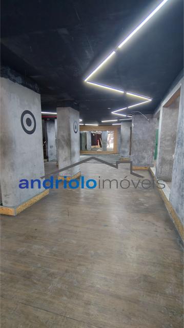 Ampla loja com 98m²  proxima a rua Santa Ifigenia e a Rua Casper Libero, com 4 Banheiros, mezzanino.
Excelente local para comercio, com movimento.
Temos plantonista no local as terças, quintas e sabados.
Venha conhecer.