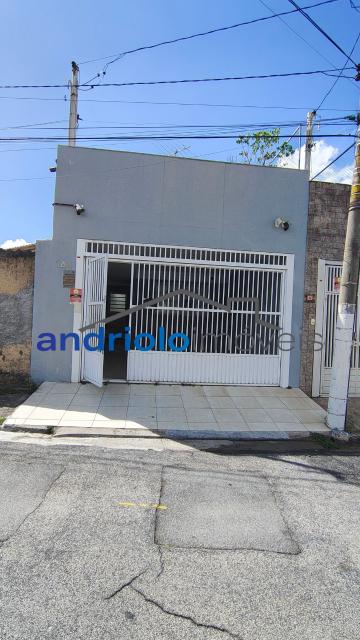 CASA RESIDENCIAL 184m²  com Area de Servico, Armario de Cozinha, Armario Embutido, Churrasqueira, Closet, Despensa, Entrada de Servico Independent, Quintal, Sala de Jantar, 3 Dormitórios, 1 Suites, 4 Banheiros, 2 Salas, 2 Vagas, 2 Garagem, Ar Condicionado, Lavabo, Cozinha, Dormitório Empregada, Garagem Coberta, Edicula, Vaga Coberta. Aceita financiamento. 