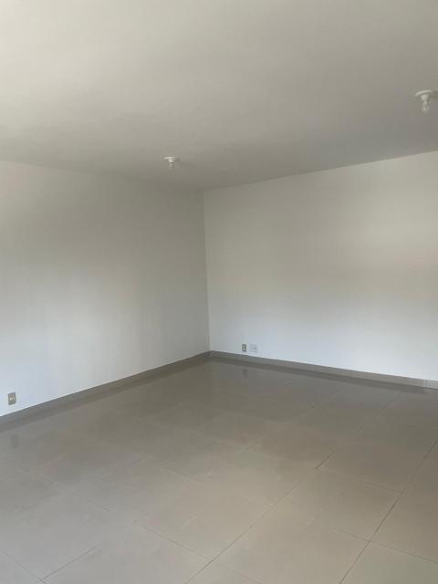 Conjunto Comercial Para Locação, Situado no Bairro Campo Belo, Próximo ao Aeroporto de Congonhas - Localizado na Rua Vieira de Morais, Com 1 Copa, 1 Banheiro e 2 Salas. Alugamos salas separadamente também.