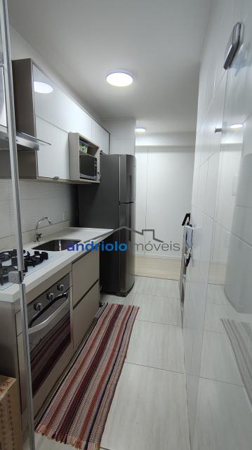 Belo apartamento de 46m²em excelente estado, tudo praticamente novinho. Perto de transporte público, Perto de vias de acesso, Portaria 24h, Area de Servico, Armario de Cozinha, Armario Embutido nos dormitórios, Campo de Futebol, Churrasqueira, Piscina, Playground, Quadra PoliEsportiva, Sala de Ginastica, Sala de Jantar, Seguranca Patrimonial, Varanda, 2 Dormitórios, 1 Banheiro, 1 vaga na garagem, Cozinha em conceito aberto, Sacada, Garagem Rotativa, Salão de Festa, Elevador, Salão de Jogos.
NÃO ACEITA PET.