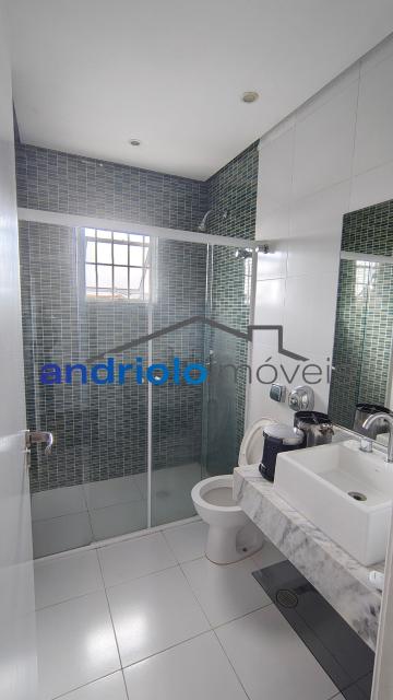 CASA RESIDENCIAL 184m²  com Area de Servico, Armario de Cozinha, Armario Embutido, Churrasqueira, Closet, Despensa, Entrada de Servico Independent, Quintal, Sala de Jantar, 3 Dormitórios, 1 Suites, 4 Banheiros, 2 Salas, 2 Vagas, 2 Garagem, Ar Condicionado, Lavabo, Cozinha, Dormitório Empregada, Garagem Coberta, Edicula, Vaga Coberta. Aceita financiamento. 