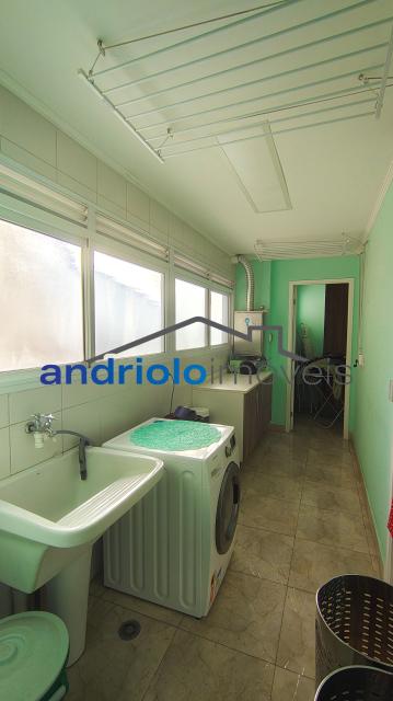 Excelente apartamento em condomínio fechado na Granja Julieta, com planta inteligente e ambientes amplos. Ideal para quem busca conforto, segurança e praticidade em uma das regiões mais valorizadas da zona sul de São Paulo.

3 dormitórios, todos suítes

5 banheiros (incluindo lavabo e WC de serviço)

2 salas (estar e jantar)

Terraço gourmet com churrasqueira

Cozinha planejada

Área de serviço com dependência de empregada

Closet

Armários embutidos

2 vagas cobertas

Infraestrutura do condomínio:

Portaria 24h

Segurança patrimonial

Piscina

Playground

Quadra poliesportiva

Sala de ginástica

Sauna

Salão de festas

Salão de jogos

Elevador

Gerador

Interfone

Características do prédio:

23 andares
4 apartamentos por andar

Localização privilegiada:
?  Próximo ao Shopping, escolas e transporte público
? Fácil acesso às principais vias da região

Agende sua visita