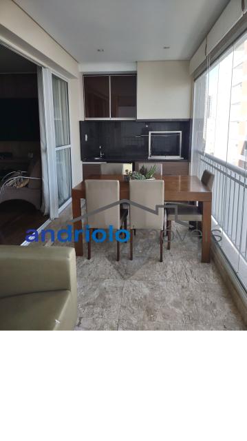 Apartamento espaçoso e elegante em condomínio fechado na Granja Julieta. Planta bem distribuída, com excelente acabamento e varanda gourmet. Perfeito para quem busca conforto, lazer e segurança em localização privilegiada.

3 dormitórios, sendo 1 suíte com closet

4 banheiros (incluindo lavabo)

2 salas (estar e jantar)

Cozinha planejada com armários

Área de serviço

Terraço gourmet com churrasqueira

Varanda

Sacada

Armários embutidos

2 vagas cobertas de garagem + garagem rotativa para visitantes

Lazer e estrutura do condomínio: assessoria esportiva

Portaria 24h e segurança patrimonial

Piscina

Playground

Quadra poliesportiva

Sala de ginástica

Sauna

Salão de festas

Salão de jogos

Elevador

Interfone

Gerador

Detalhes do prédio:

23 andares

4 apartamentos por andar

Localização excelente:
? Próximo ao Shopping
? Perto de escolas e transporte público
? Fácil acesso às principais vias

Agende uma visita