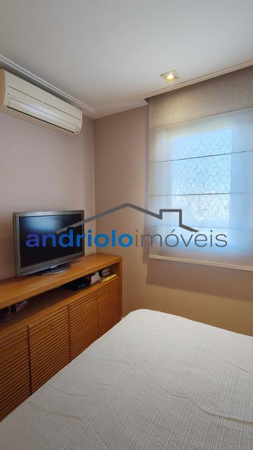 Este belíssimo apartamento residencial de 154m² oferece ambientes amplos, bem distribuídos e infraestrutura completa para toda a família.
O imóvel conta com 4 dormitórios, sendo 3 suítes. Um dos dormitórios foi adaptado para uma aconchegante sala de TV ou ate mesmo para receber visitas, proporcionando ainda mais conforto e versatilidade aos ambientes. Possui amplo closet, lavabo, 5 banheiros, sala de jantar e uma maravilhosa varanda gourmet com churrasqueira a carvão, ideal para receber amigos e familiares.
Conta ainda com ar-condicionado de primeira linha, recentemente substituído, garantindo maior eficiência, conforto térmico e modernidade ao imóvel. Além disso, possui armários embutidos, armários de cozinha, área de serviço, WC de empregada, cozinha funcional.
O condomínio oferece lazer completo, segurança e comodidade para toda a família:
O imóvel possui 2 vagas cobertas de garagem, com fácil acesso às principais vias da região, próximo a shopping centers, escolas e transporte 