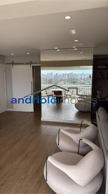 Excelente apartamento em condomínio fechado, com localização privilegiada, próximo a shopping centers, escolas e principais vias de acesso.

Destaques do imóvel:

2 dormitórios, sendo 2 suítes

3 banheiros

2 salas (estar e jantar)

Lavabo

Cozinha planejada com armários

Área de serviço

Varanda e terraço gourmet com churrasqueira

Closet e armários embutidos

Ar-condicionado

2 vagas cobertas de garagem (rotativas)

Sacada ampla e arejada

Lazer e infraestrutura do condomínio:

Piscina, sauna e salão de festas

Churrasqueira e espaço gourmet

Quadra poliesportiva, sala de ginástica e salão de jogos

Portaria 24h e segurança patrimonial

Elevador, gerador, interfone

Ambiente familiar e seguro

Condomínio com 23 andares e apenas 4 apartamentos por andar, garantindo privacidade e conforto.

Agende sua visita e venha conhecer seu novo lar!