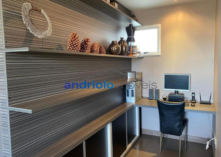 Ótimo apartamento com 121 m², localizado em uma das regiões mais valorizadas da Granja Julieta, na Rua do Carreiro de Pedra, 111, em condomínio clube com infraestrutura completa, segurança e fácil acesso às principais vias da cidade.
O imóvel possui uma planta muito bem distribuída, com 3 dormitórios, sendo 1 suíte com closet, escritório, amplas salas de estar e jantar integradas, lavabo, 4 banheiros, cozinha planejada com armários, despensa, área de serviço, com ar condicionado.
A varanda gourmet com churrasqueira é perfeita para receber amigos e familiares, oferecendo um ambiente aconchegante e funcional.

Além dos armários planejados na cozinha e dormitórios.
O imóvel conta ainda com 2 vagas de garagem cobertas.