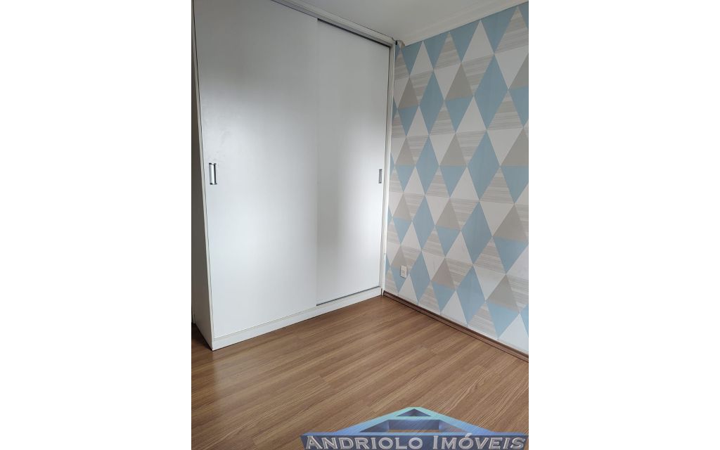  Apartamento residencial com 121m², localizado na Rua Carreiro de Pedra, nº 111, em condomínio completo e com excelente infraestrutura. O imóvel conta com 3 dormitórios, sendo 1 suíte, 3 banheiros, lavabo, 2 salas amplas, cozinha com armários, área de serviço. Possui armários embutidos, closet e um agradável terraço gourmet com churrasqueira.

O condomínio oferece lazer e segurança, com portaria, segurança patrimonial, piscina, academia, salão de festas, salão de jogos, sauna, playground e quadra poliesportiva. Conta ainda com gerador e 2 vagas de garagem cobertas rotativas.

Localização privilegiada, próxima a comércios, escolas, transporte público e principais vias de acesso, proporcionando praticidade e qualidade de vida.