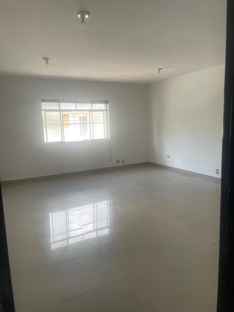 Conjunto Comercial Para Locação, Situado no Bairro Campo Belo, Próximo ao Aeroporto de Congonhas - Localizado na Rua Vieira de Morais, Com 1 Copa, 1 Banheiro e 2 Salas. Alugamos salas separadamente também.