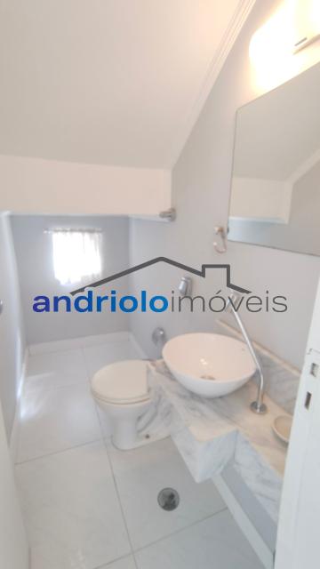 CASA RESIDENCIAL 184m²  com Area de Servico, Armario de Cozinha, Armario Embutido, Churrasqueira, Closet, Despensa, Entrada de Servico Independent, Quintal, Sala de Jantar, 3 Dormitórios, 1 Suites, 4 Banheiros, 2 Salas, 2 Vagas, 2 Garagem, Ar Condicionado, Lavabo, Cozinha, Dormitório Empregada, Garagem Coberta, Edicula, Vaga Coberta. Aceita financiamento. 