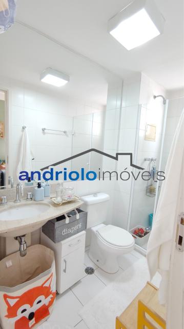 APARTAMENTO RESIDENCIAL 138m²  
Se você procura conforto e praticidade, este apartamento é a escolha ideal! Com 3 suítes, o imóvel é repleto de armários planejados, acabamentos de otima qualidade. Localizado em um condomínio clube, próximo à estação de metro Alto da Boa Vista, com fácil acesso às principais avenidas da região. Características do Imóvel: 3 suítes, area de serviço com armários planejados, Cozinha equipada com armários planejados e geladeira, Dormitórios com armários embutidos, Terraço Gourmet com churrasqueira, Depósito no subsolo, Sala de jantar e estar aconchegantes, Ar condicionado para maior conforto, Lavabo, 2 vagas de garagem cobertas Área Comum do Condomínio: Duas piscinas sendo uma aquecida, Playground para as crianças, Quadra poliesportiva, Sala de ginástica, Segurança patrimonial 24h, Salão de festas e salão de jogos, Sauna.