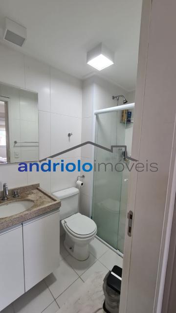 Este excelente apartamento de 60 m² está localizado no Condomínio Sky Campo Belo, na Rua Constantino de Sousa, e oferece um ambiente moderno, funcional e totalmente preparado para quem busca qualidade de vida.

Destaques do imóvel:
60 m² de área privativa, 2 dormitórios, sendo 1 suíte, 2 banheiros,2 salas integradas (estar e jantar), Cozinha planejada, Área de serviço, Varanda/Sacada, Ar-condicionado, Armários embutidos nos dormitórios
1 vaga de garagem coberta
Lazer e infraestrutura do condomínio:
Portaria 24 horas, Academia equipada, Piscina, Quadra poliesportiva, Salão de festas, Salão de jogos, Churrasqueira, Espaço gourmet, Sauna

Localização privilegiada:
Com fácil acesso às principais vias da região e próximo a tudo o que você precisa:

Estação Campo Belo
Estação Brooklin
Escolas e instituições de ensino
Shopping centers
Restaurantes, mercados