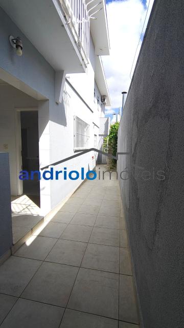 CASA RESIDENCIAL 184m²  com Area de Servico, Armario de Cozinha, Armario Embutido, Churrasqueira, Closet, Despensa, Entrada de Servico Independent, Quintal, Sala de Jantar, 3 Dormitórios, 1 Suites, 4 Banheiros, 2 Salas, 2 Vagas, 2 Garagem, Ar Condicionado, Lavabo, Cozinha, Dormitório Empregada, Garagem Coberta, Edicula, Vaga Coberta. Aceita financiamento. 